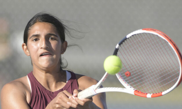 Los Banos girls tennis Splits league matches