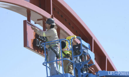 New archway welcomes visitors to downtown Los Banos