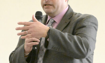 Dos Palos school board discusses maintenance, cell phones, welcomes new assistant superintendent