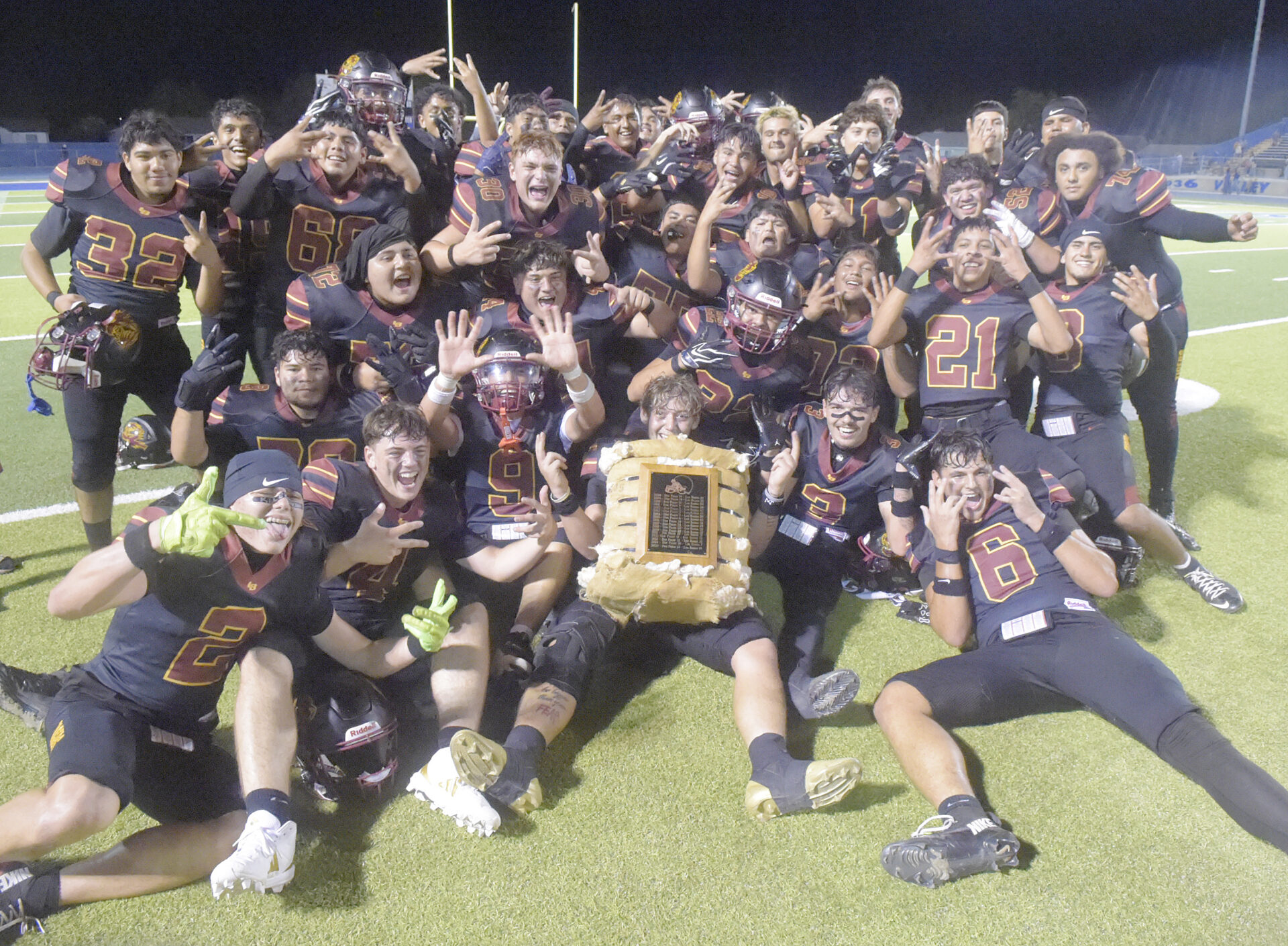 Los Banos Tigers defeat Dos Palos Broncos 22-19